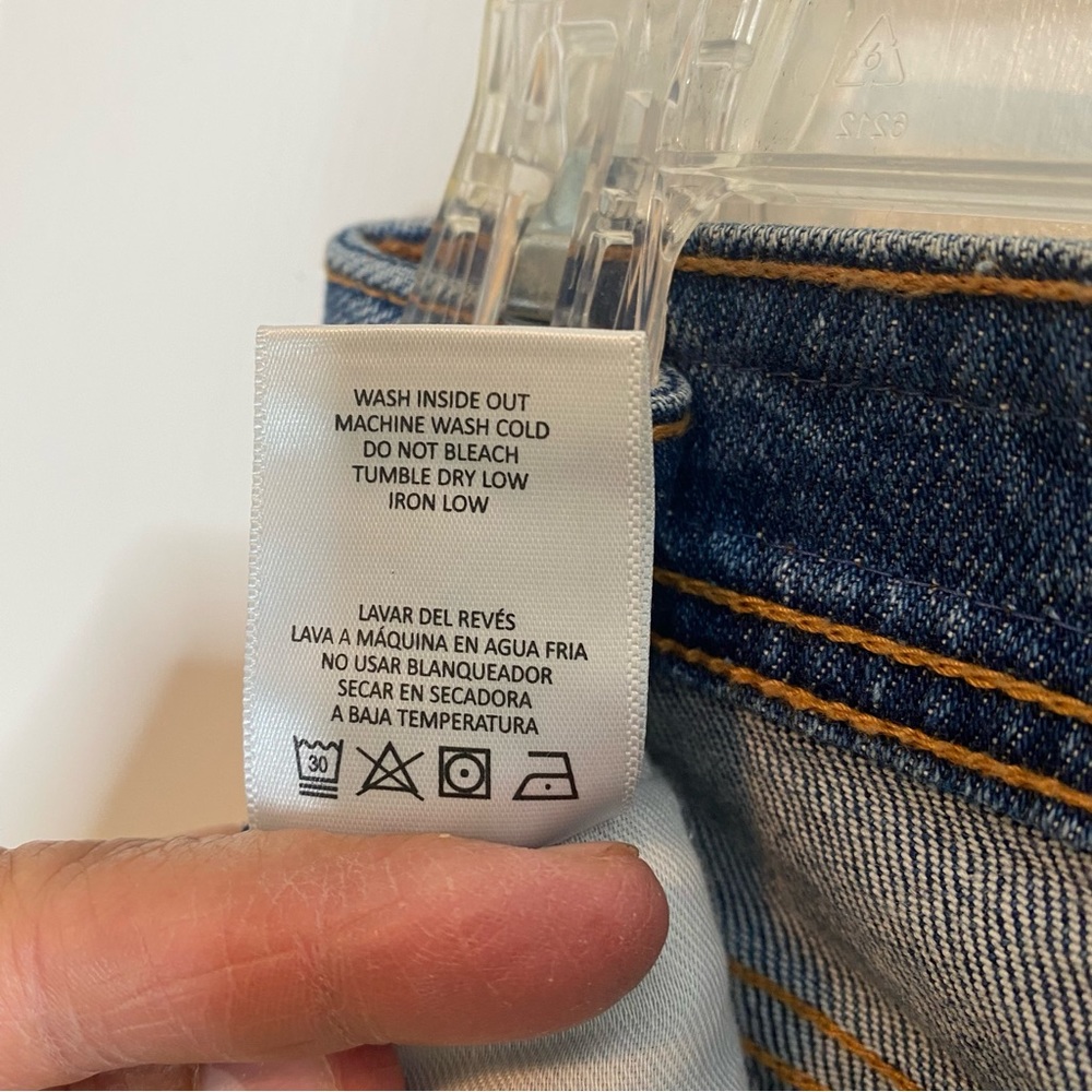 Cello Distressed Blue Wash Mom Skinny Jeans. Size 3 - Picture 8 of 8